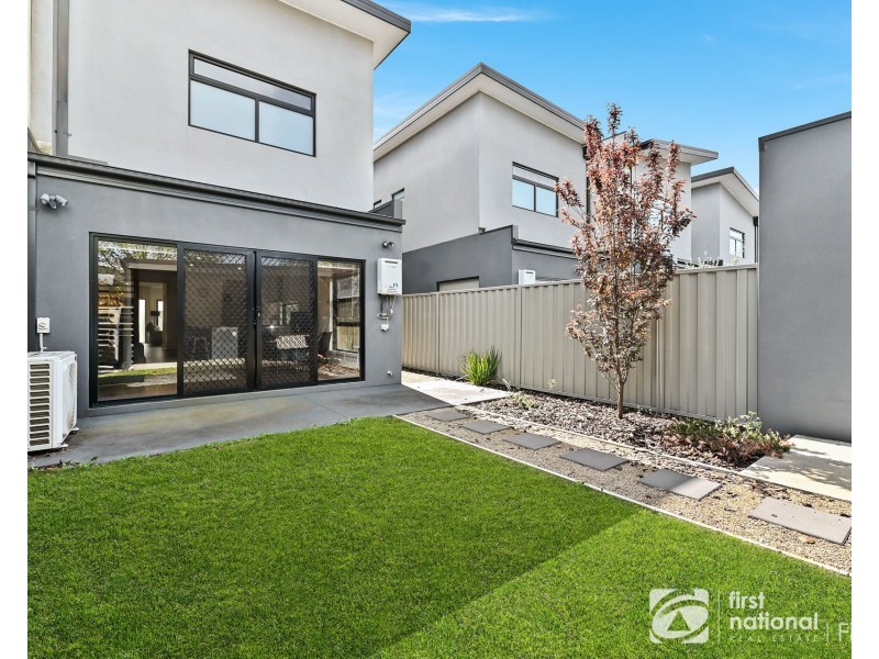 29 Elmslie Drive, Cranbourne East VIC 3977