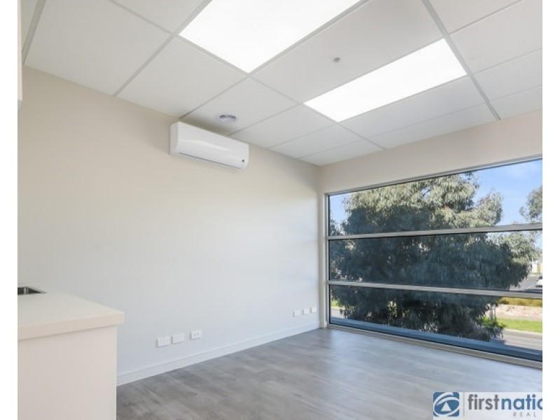 3/31 Linden Tree Way, Cranbourne North VIC 3977