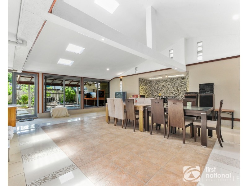 4 Cornwell Crescent, Cranbourne East VIC 3977