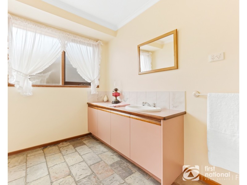 23 Lawless Drive, Cranbourne North VIC 3977