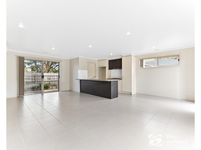 2/7-9 Elizabeth Street, Cranbourne North VIC 3977
