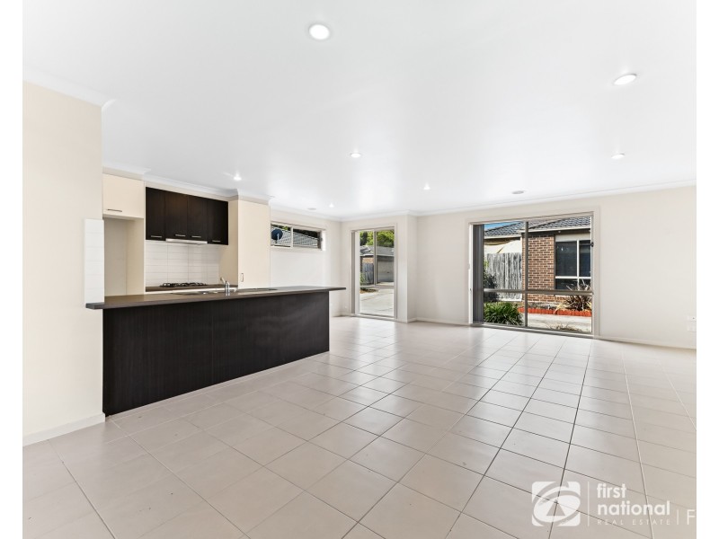 2/7-9 Elizabeth Street, Cranbourne North VIC 3977