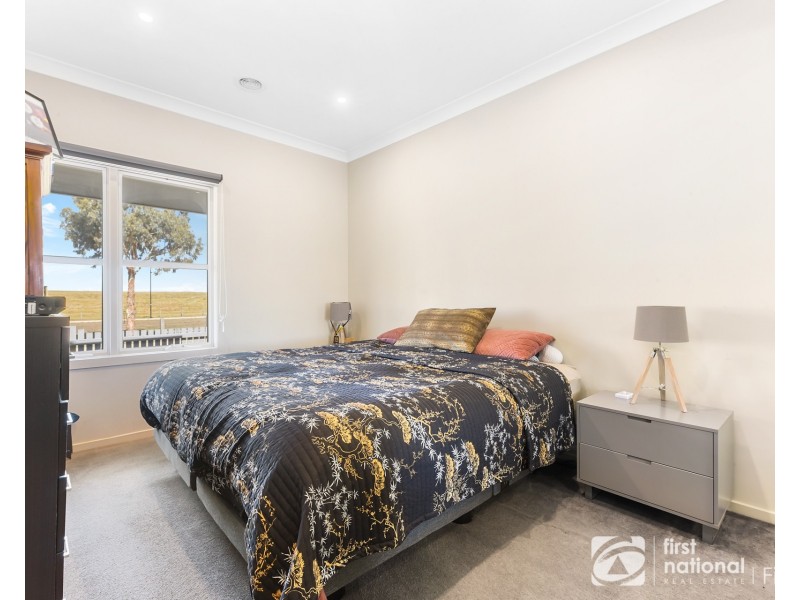 20 Stark Circuit, Cranbourne East VIC 3977