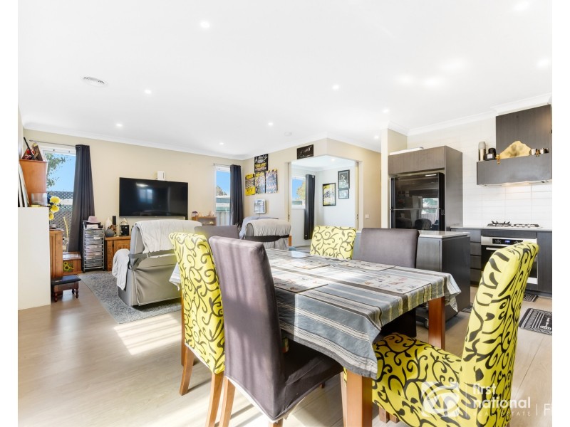 20 Stark Circuit, Cranbourne East VIC 3977