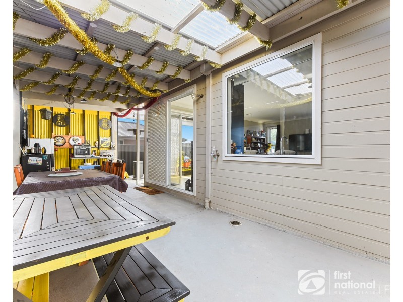 20 Stark Circuit, Cranbourne East VIC 3977