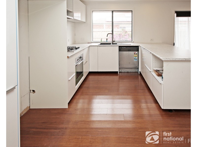 14 Comte Close, Cranbourne West VIC 3977