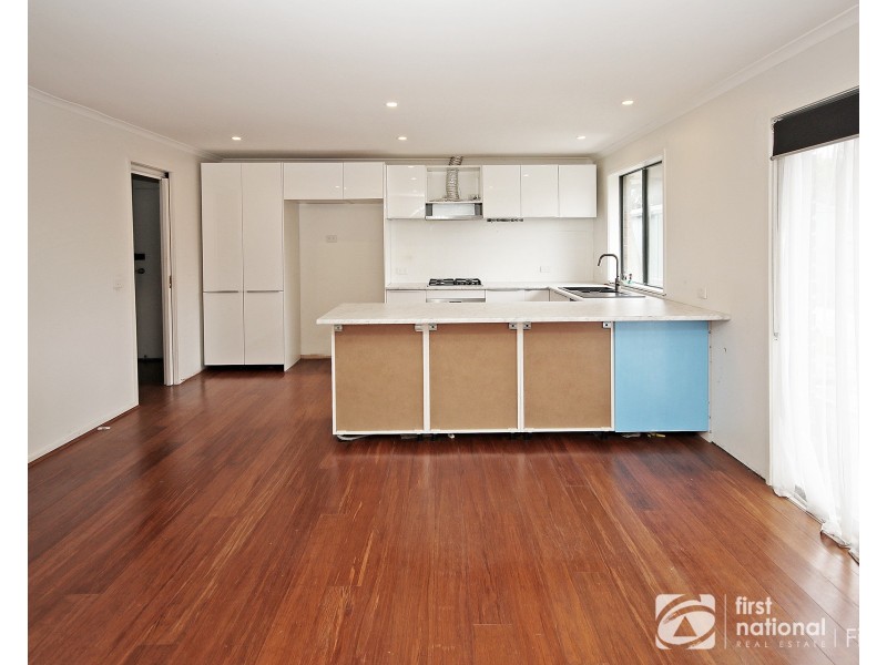 14 Comte Close, Cranbourne West VIC 3977