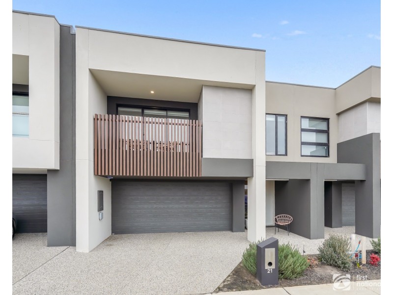 21. Kinross Parade, Clyde North VIC 3978