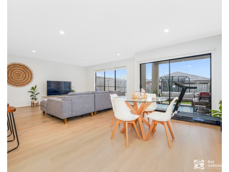 21. Kinross Parade, Clyde North VIC 3978