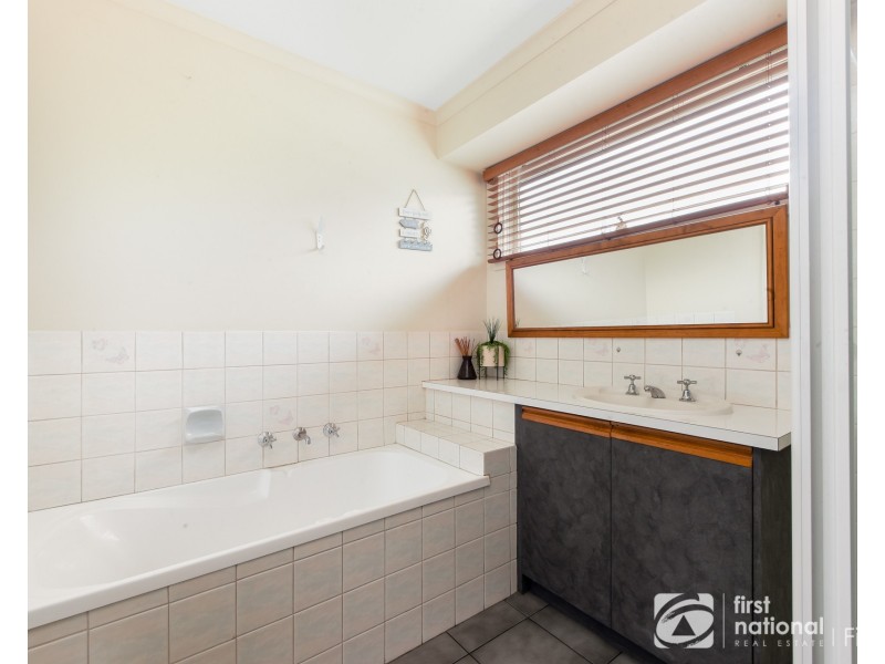 28 Waverley Park Drive, Cranbourne North VIC 3977