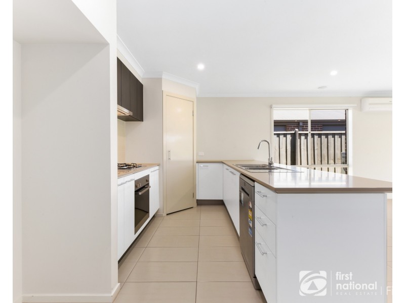 30 Kernot Parade, Clyde VIC 3978