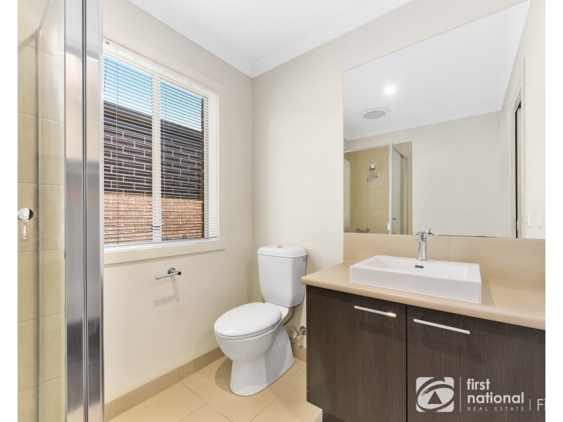 30 Kernot Parade, Clyde VIC 3978