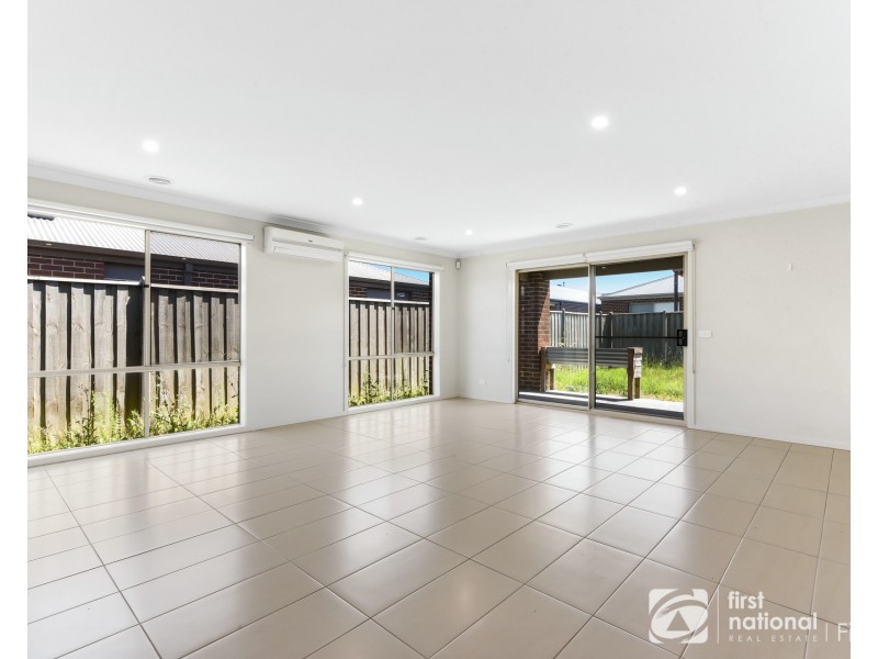 30 Kernot Parade, Clyde VIC 3978