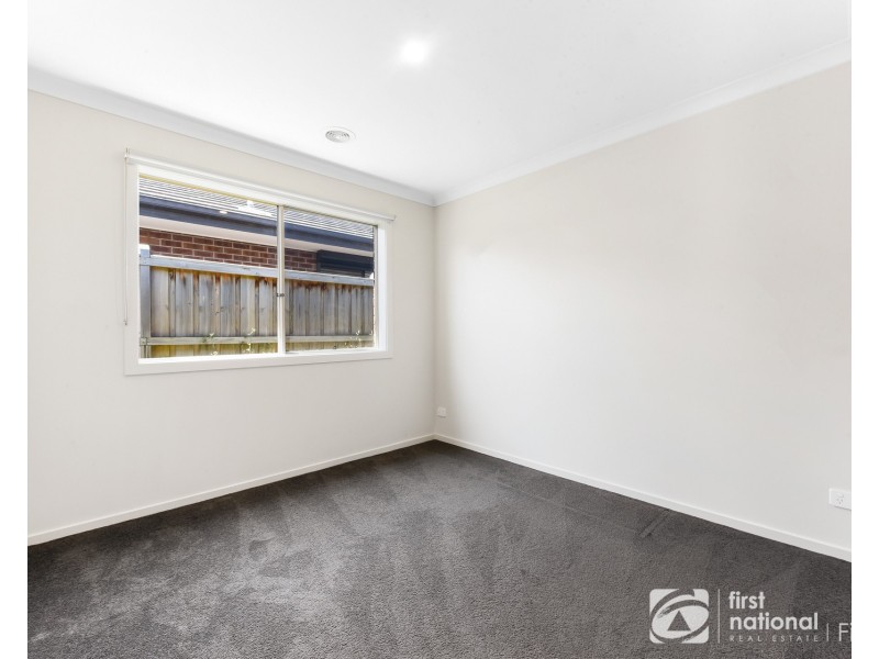 30 Kernot Parade, Clyde VIC 3978