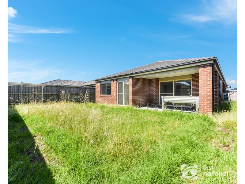 30 Kernot Parade, Clyde VIC 3978
