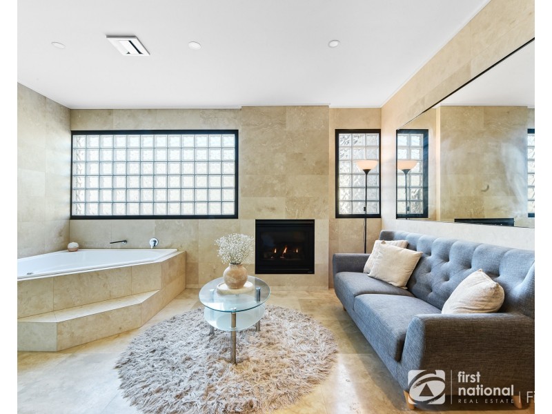 10. Lytham Court, Cranbourne VIC 3977