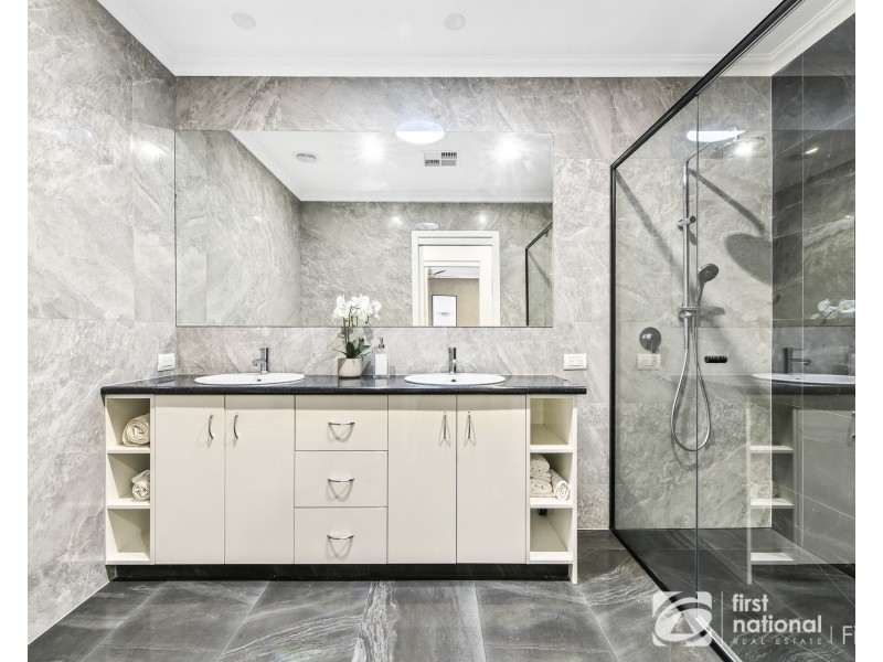 10. Lytham Court, Cranbourne VIC 3977