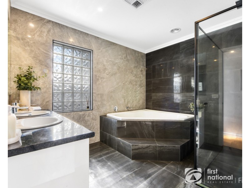 10. Lytham Court, Cranbourne VIC 3977