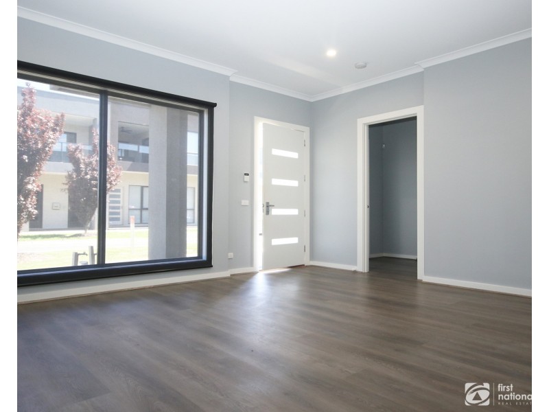 11 Powell Way, Cranbourne West VIC 3977