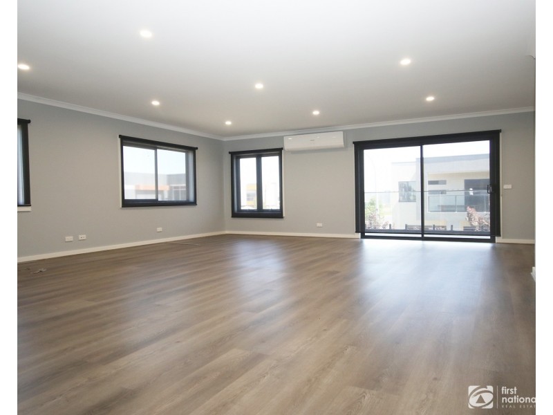 11 Powell Way, Cranbourne West VIC 3977