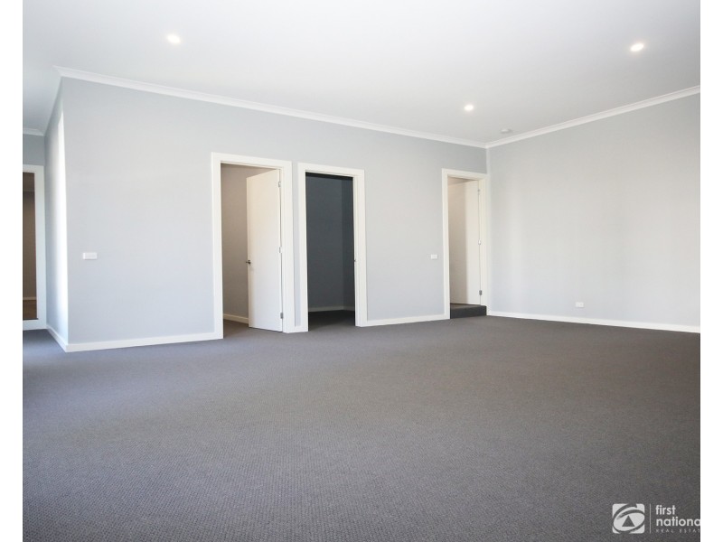 11 Powell Way, Cranbourne West VIC 3977