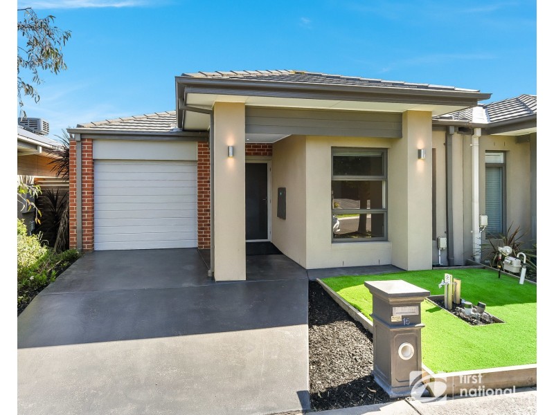 15 Queensberry Street, Cranbourne West VIC 3977