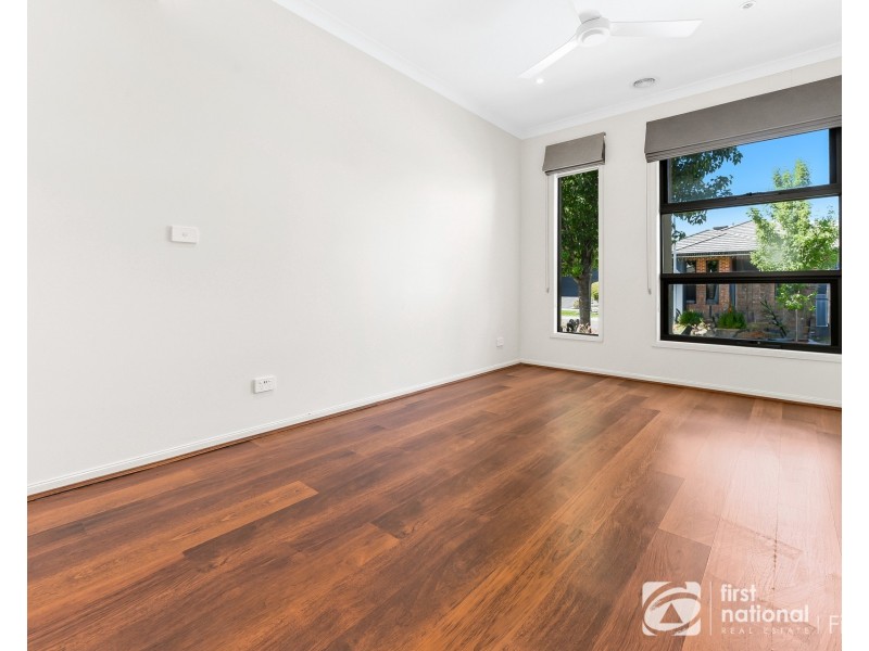 15 Queensberry Street, Cranbourne West VIC 3977