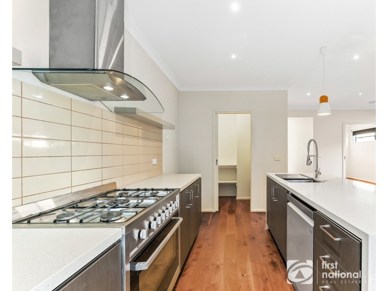 15 Queensberry Street, Cranbourne West VIC 3977