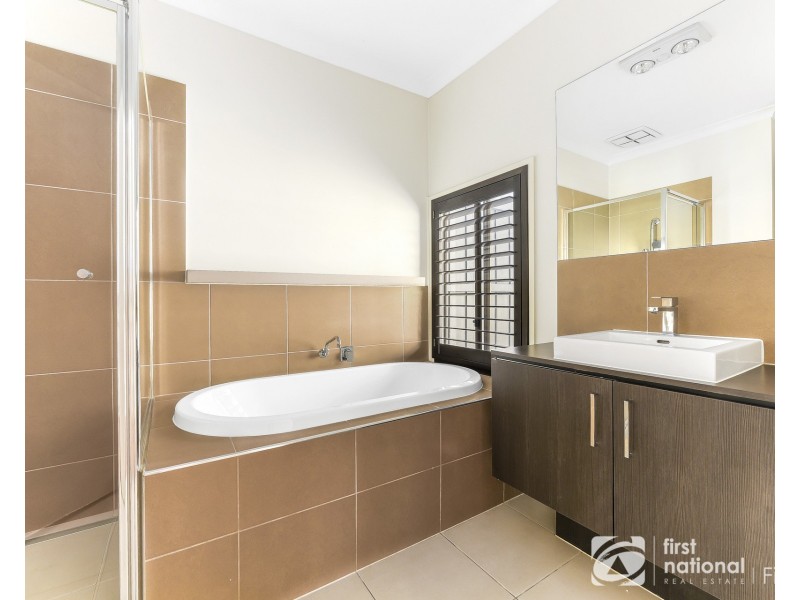 15 Queensberry Street, Cranbourne West VIC 3977