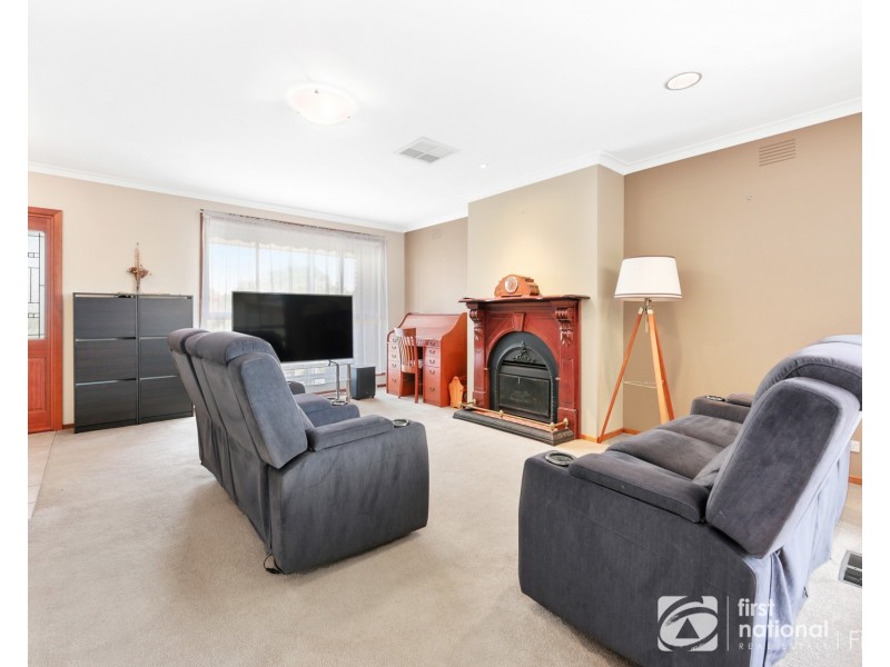 15 Rimfire Crescent, Cranbourne VIC 3977
