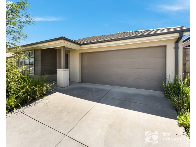 30 Kernot Parade, Clyde VIC 3978