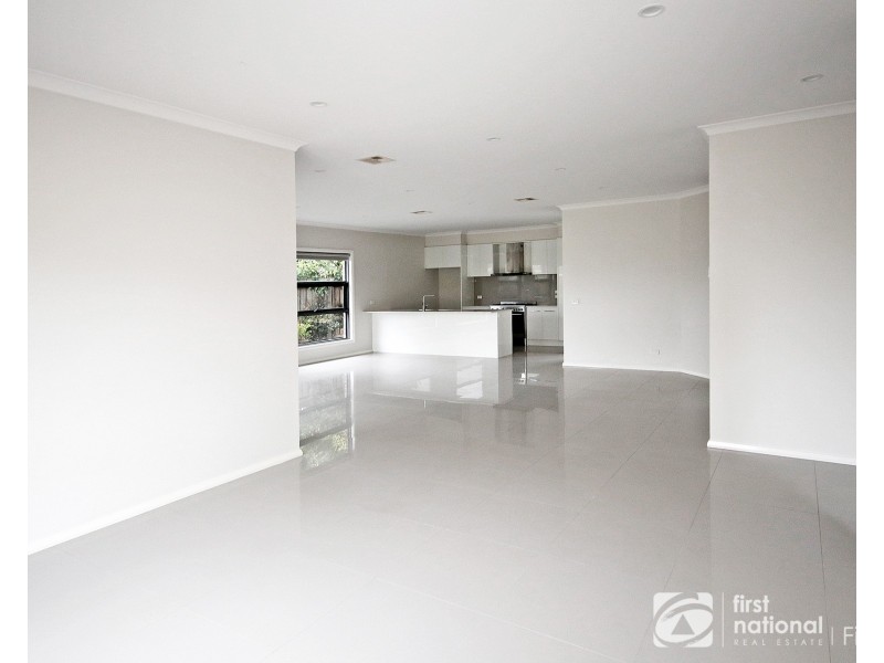 2/17 Bakewell Street, Cranbourne VIC 3977