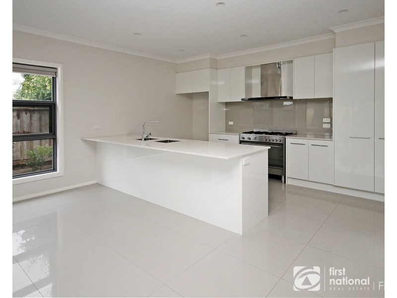 2/17 Bakewell Street, Cranbourne VIC 3977