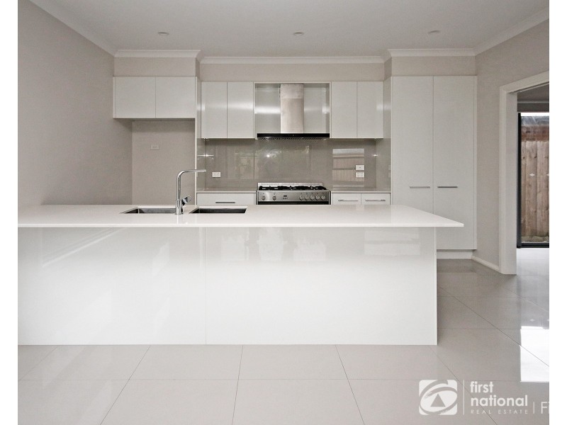 2/17 Bakewell Street, Cranbourne VIC 3977