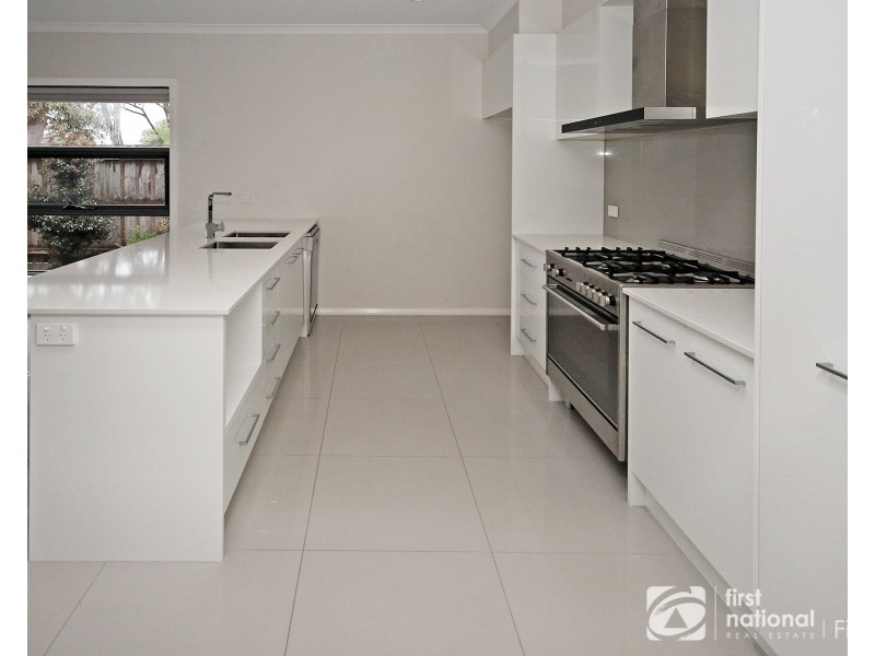 2/17 Bakewell Street, Cranbourne VIC 3977