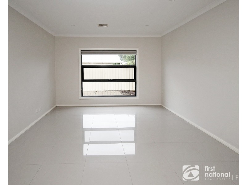 2/17 Bakewell Street, Cranbourne VIC 3977