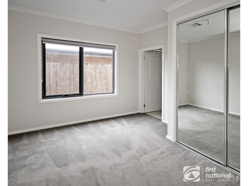 2/17 Bakewell Street, Cranbourne VIC 3977