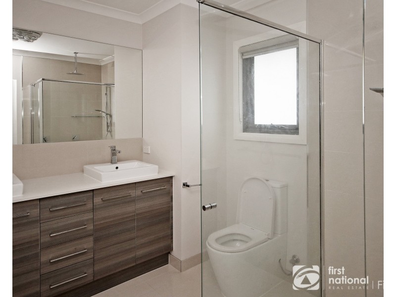 2/17 Bakewell Street, Cranbourne VIC 3977