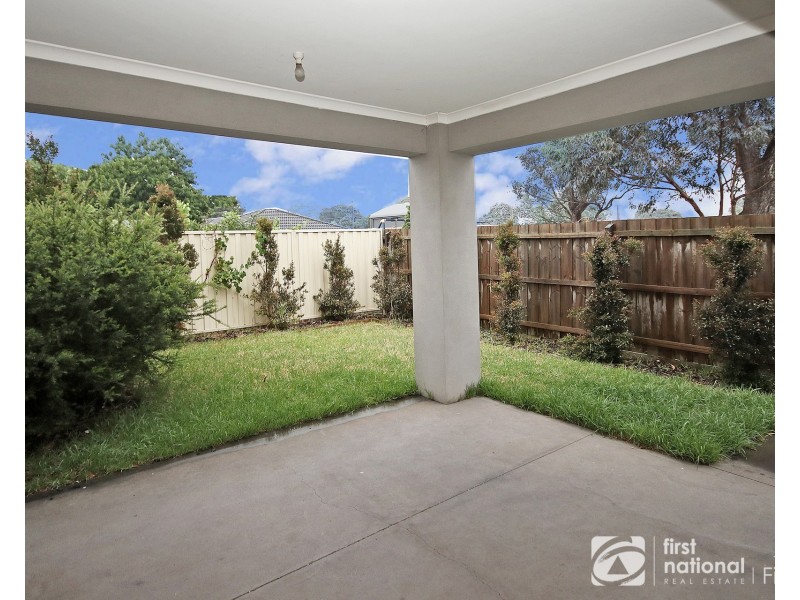 2/17 Bakewell Street, Cranbourne VIC 3977