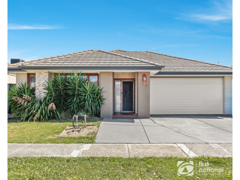 9 Gelderland Drive, Clyde North VIC 3978