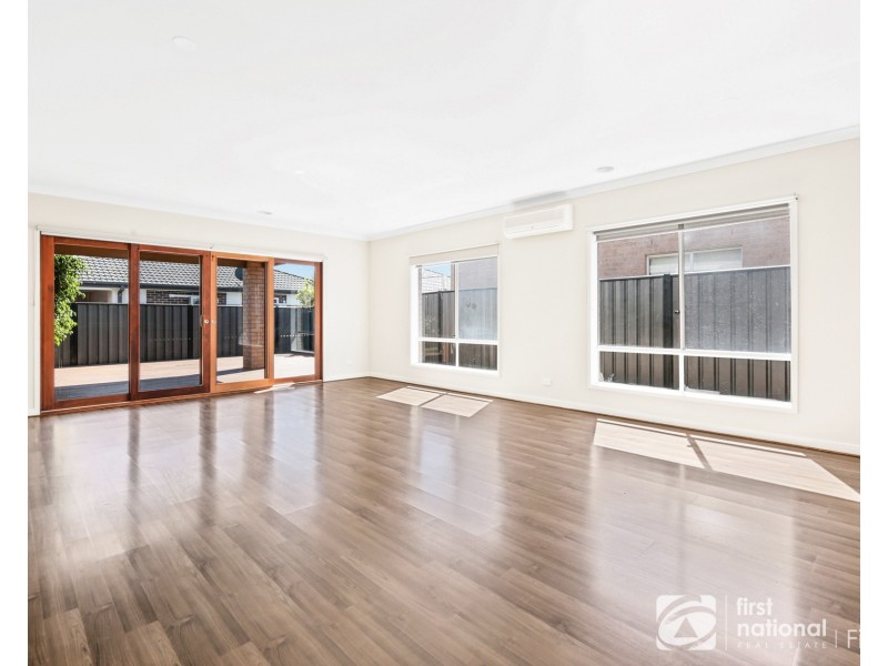 9 Gelderland Drive, Clyde North VIC 3978