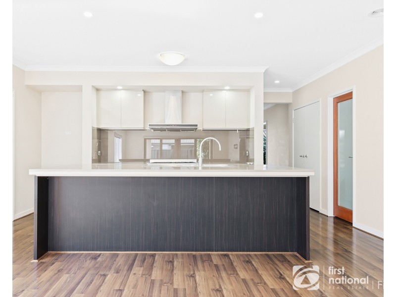 9 Gelderland Drive, Clyde North VIC 3978