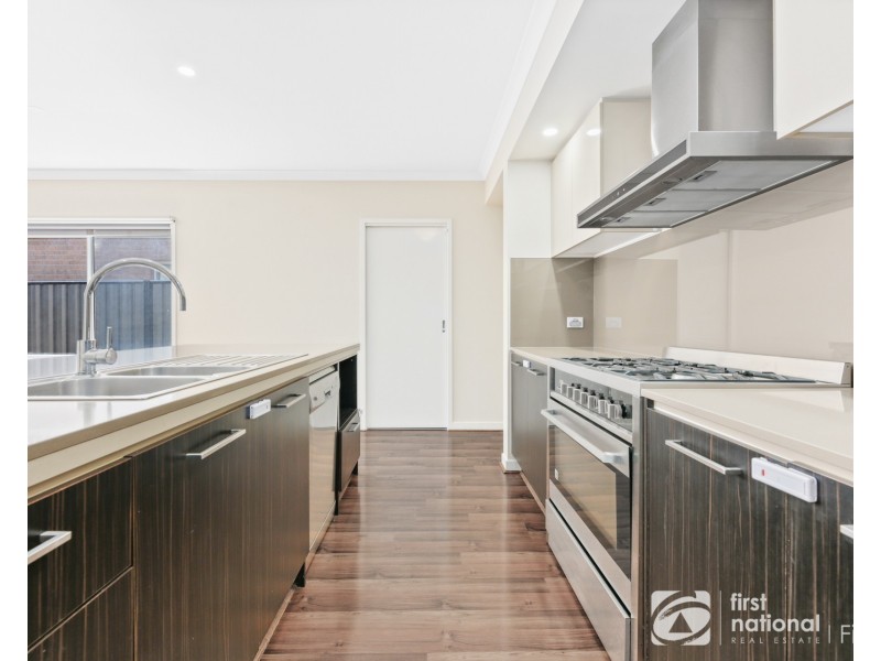 9 Gelderland Drive, Clyde North VIC 3978