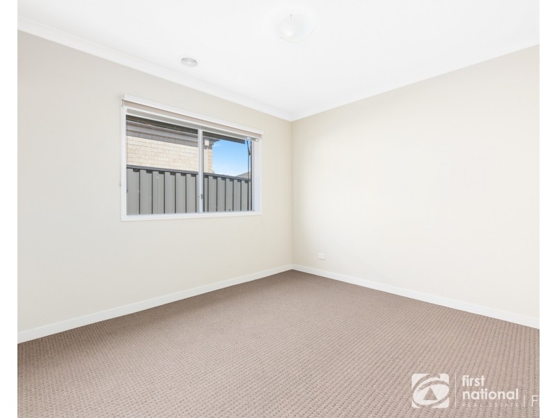 9 Gelderland Drive, Clyde North VIC 3978