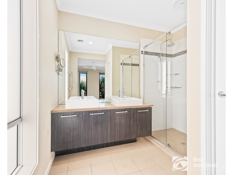 9 Gelderland Drive, Clyde North VIC 3978