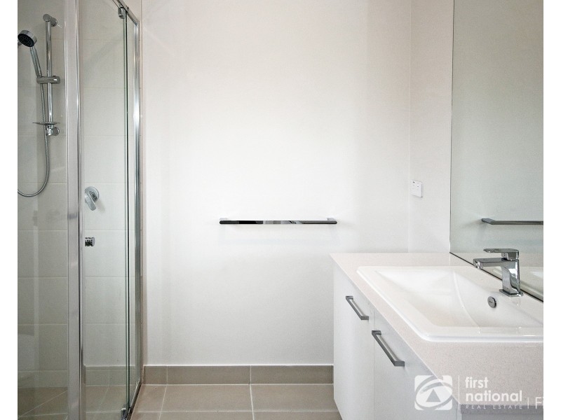 6 Canterbury Street, Cranbourne VIC 3977