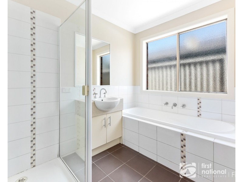 41 Broad Oak Drive, Cranbourne East VIC 3977