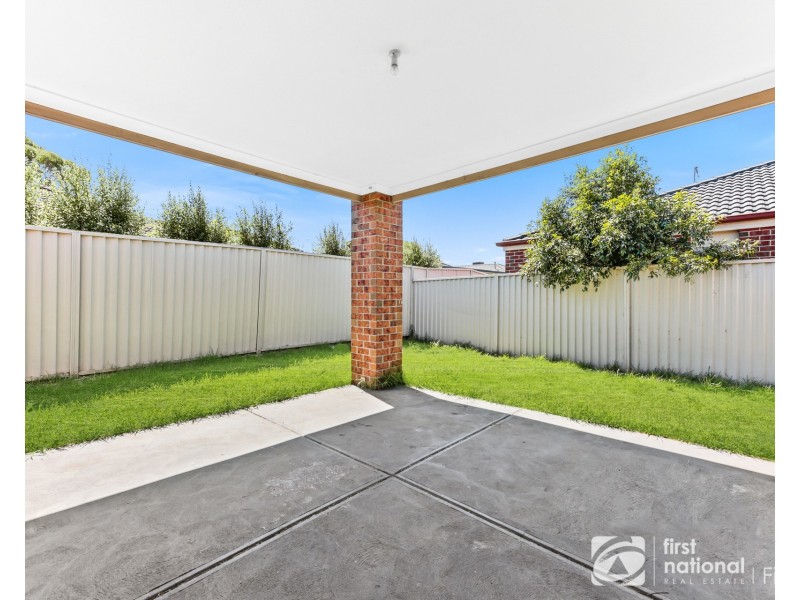 41 Broad Oak Drive, Cranbourne East VIC 3977