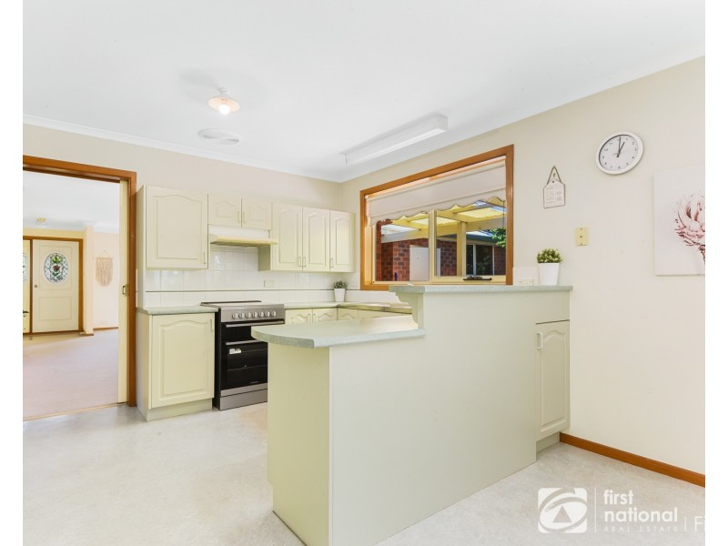 2A Oroya Grove, Clyde VIC 3978