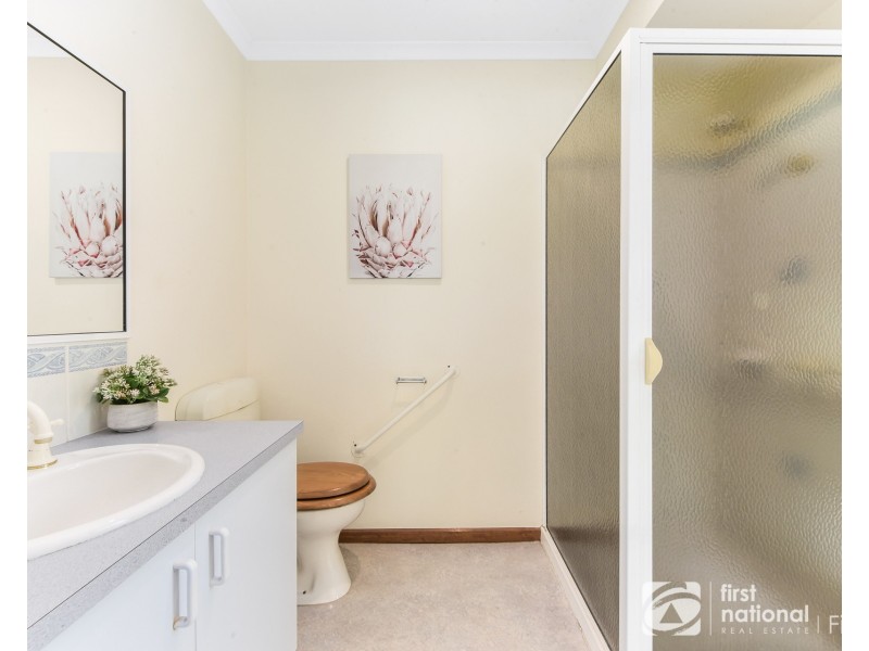 2A Oroya Grove, Clyde VIC 3978